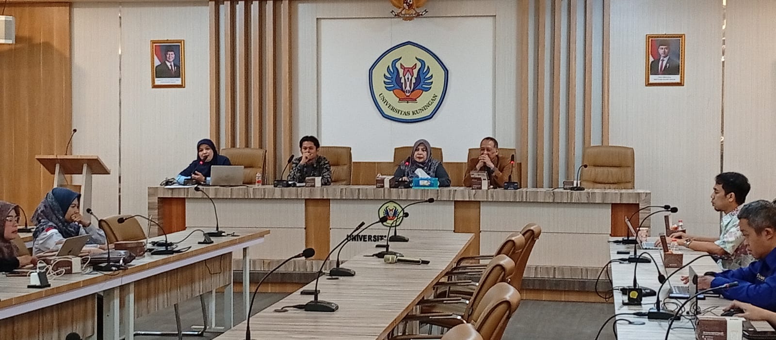 Pertemuan dengan Rektor, Dekan/Direktur, Wakil Dekan membahas Pedoman Tugas Akhir
